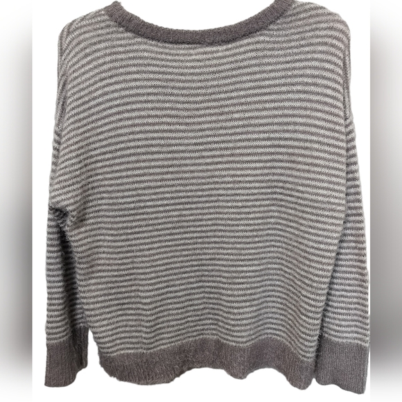 (1273) Maurice Fuzzy Gray & White Striped Sweater Size XL - Picture 2 of 9